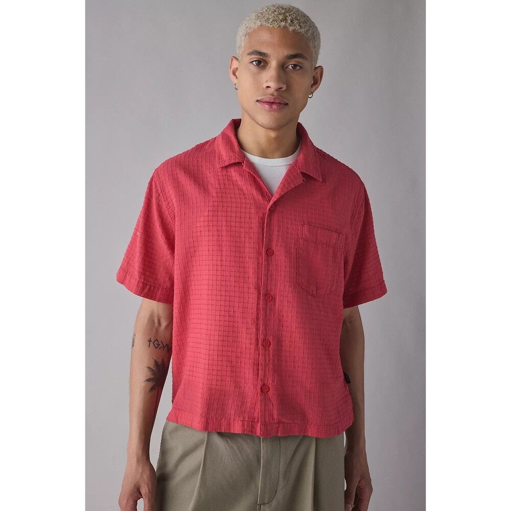 NWT Standard Cloth Urban Outfitters Men's Red Liam Crinkle Button Up Shirt Large